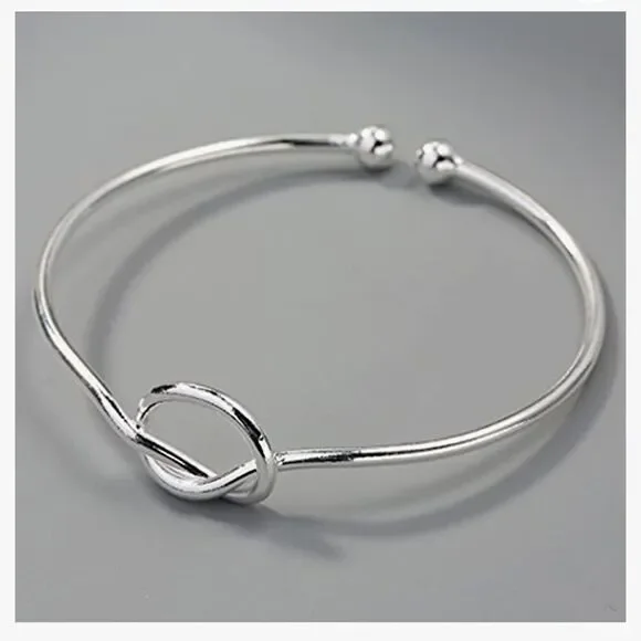 ⭐️Love Hearth Knot Cuff Silver Tone Fashion Bangle⭐️ - Picture 1 of 4